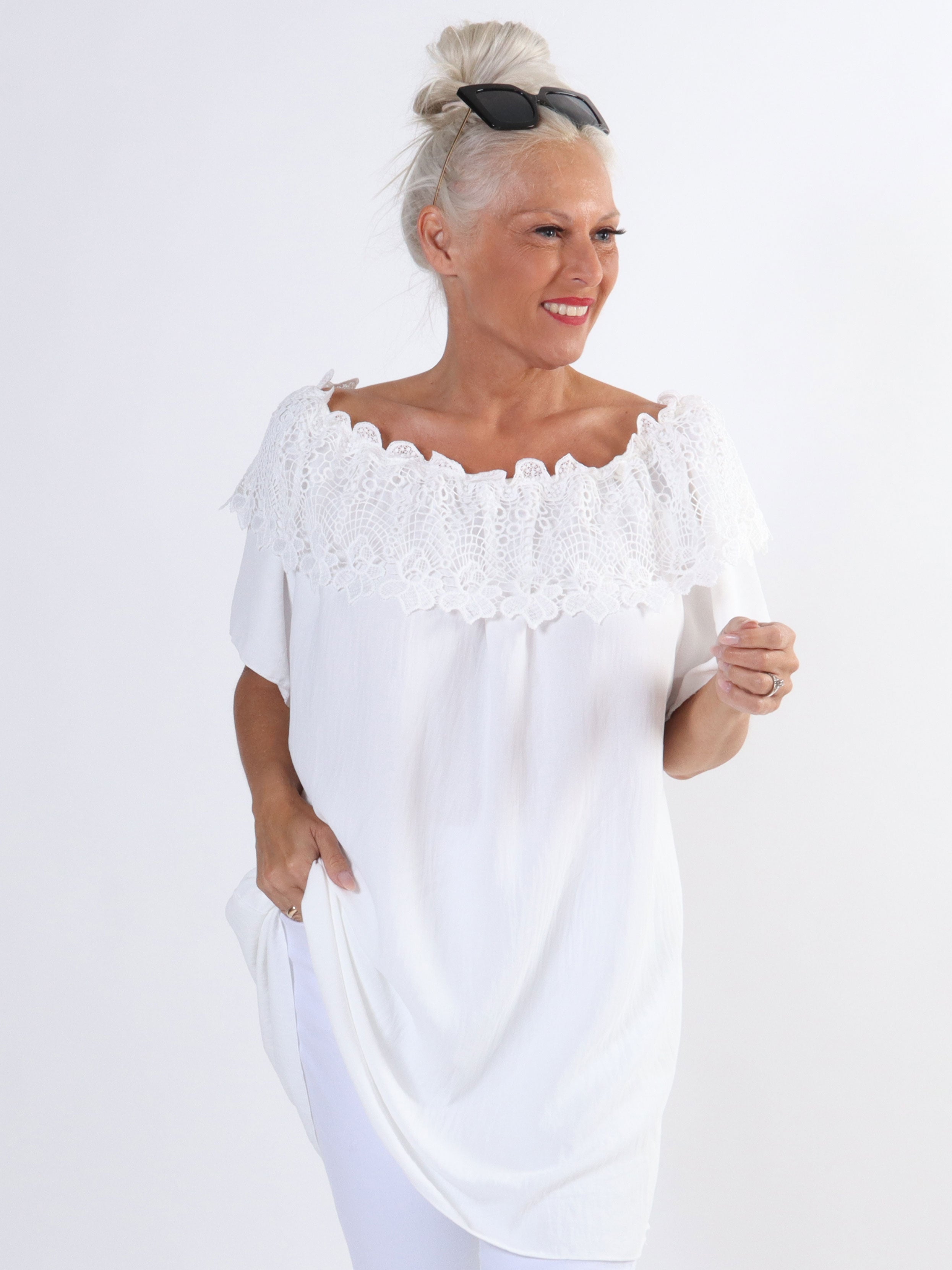 Sydney - Sød plus size tunika med broderinger